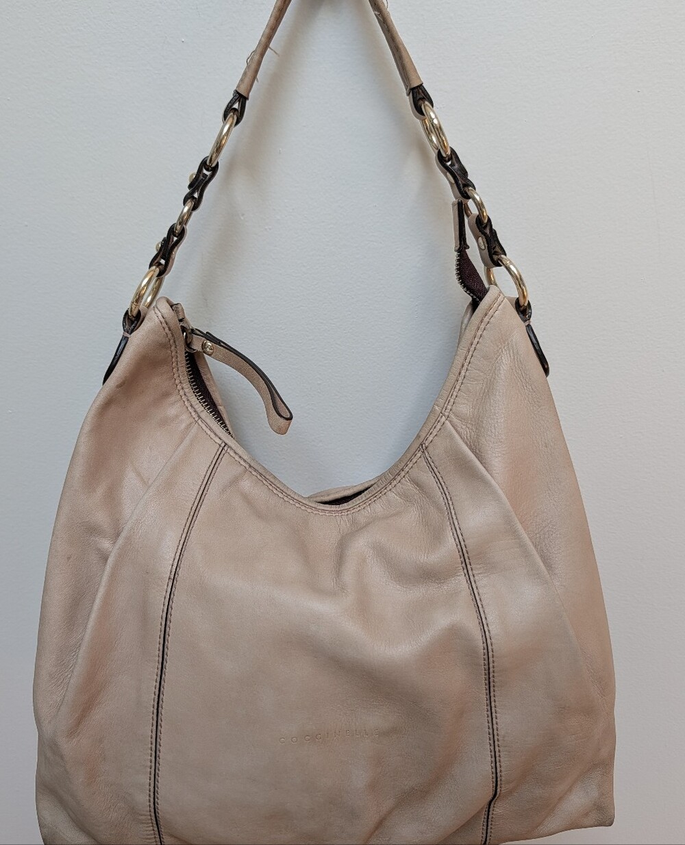 Beautiful Coccinelle genuine leather shoulder bag crafted in Italy.